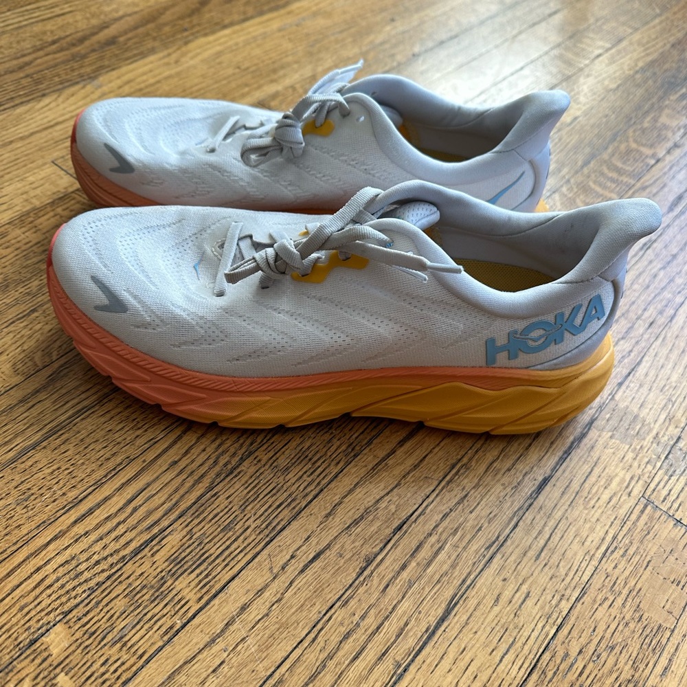 Hoka Arahi 6 women size 9.5 running shoe
